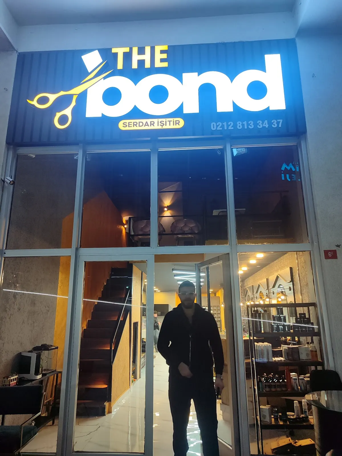 The Bond Hair Studio dış görünüm